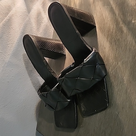 Shoes - Picture 3 of 6